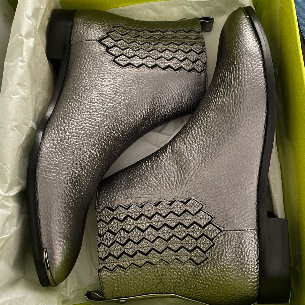 Ted Baker Women's Liveca Chelsea Boot, Gunmetal Leather, Size 9